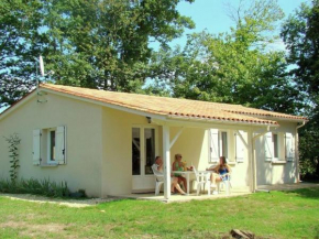 Cozy bungalow in the authentic French countryside